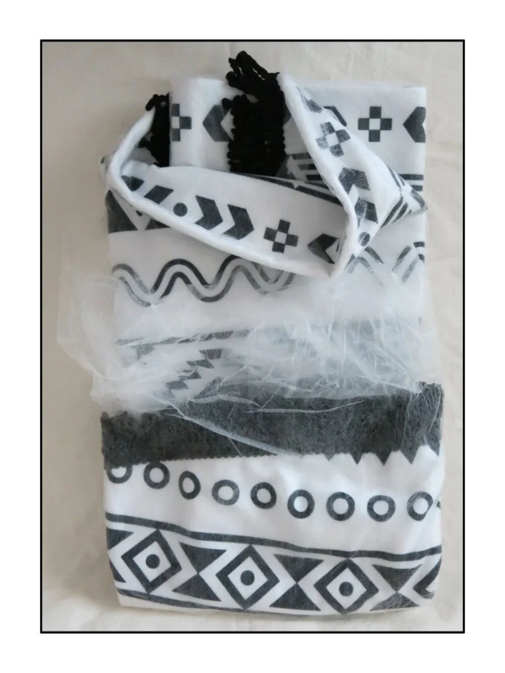 NEW DSW round Beach Blanket Towel Wrap Black & White with Black Fringe 60